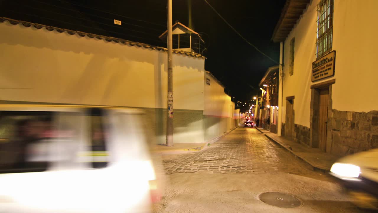 밤에 쿠스코 페루 주변을 운전