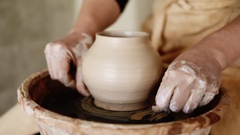 The-Female-Potter-Cuts-The-Base-Of-The-Vase-With-A-Fishing-Line-And-Split-The-Vase-Into-Two-Half