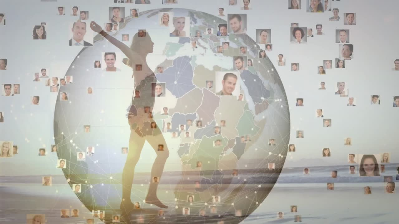 Alba che delinea una donna che cammina sulla spiaggia, un globo che rivela mappe mentre appaiono miniature che mostrano tecnologia.