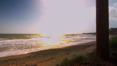 Lapso-De-Tiempo-De-Las-Olas-Del-Océano-Cerca-Del-Muelle-De-Madera