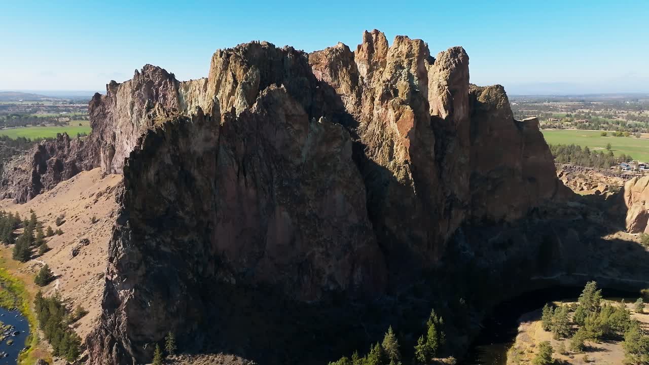 스미스 록 주립 공원 웅장한 칼데라  ⁇ 은 날, 드론, 오리건