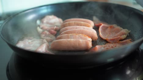 Breakfast-sausage-and-bacon-in-pan