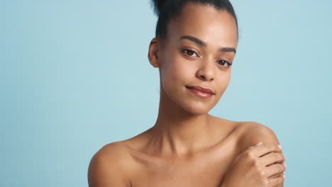 woman portrait with bare shoulders