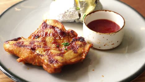 Gegrilltes-Hähnchensteak-Mit-Kartoffeln