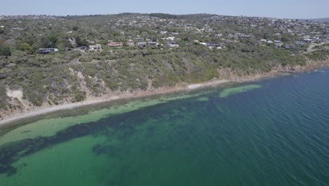 Panorama-De-Los-Pilares-Y-El-Suburbio-Del-Monte-Martha-En-La-Península-De-Mornington-En-Victoria,-Australia