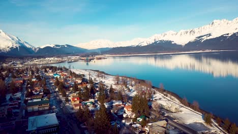 Video-De-Drones-4k-De-Casas-En-Seward,-Alaska-Durante-El-Invierno