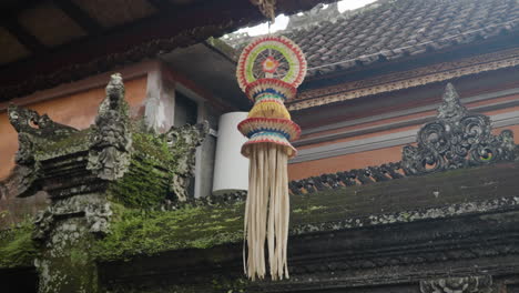 Handcrafted-hanging-straw-decoration-at-Ubud-Palace,-Bali-Indonesia---parallax-shot