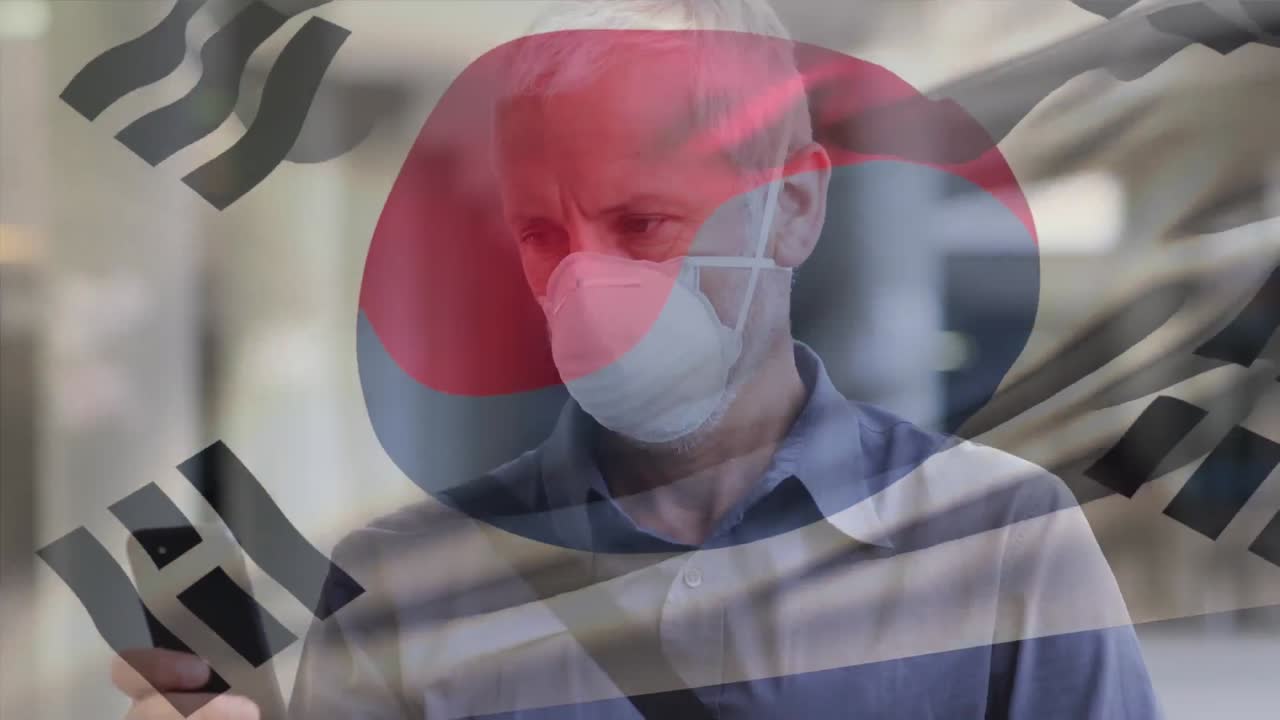 도시 거리에서 얼굴 마스크를 쓰고 있는 백인 남성 위에 흔들리는 한국 국기의 애니메이션