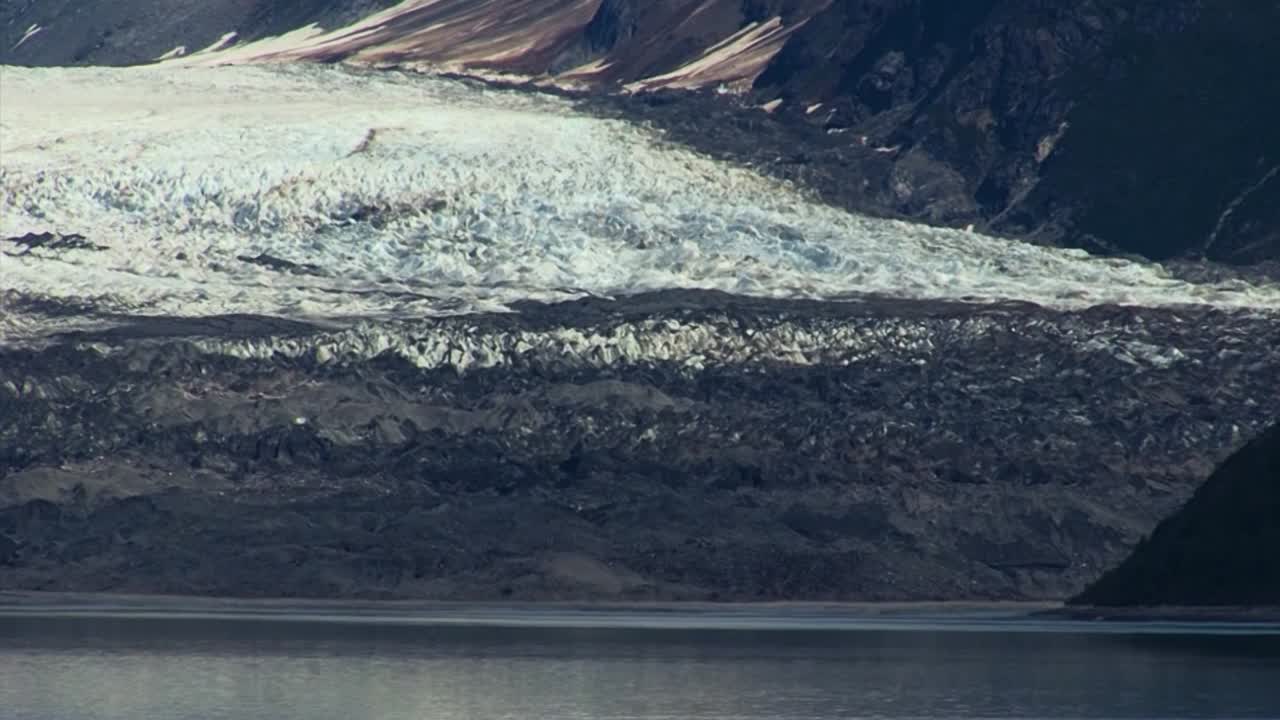 glacier bay 국립 공원 및 보호 구역, 알래스카의 화산재로 덮인 빙하