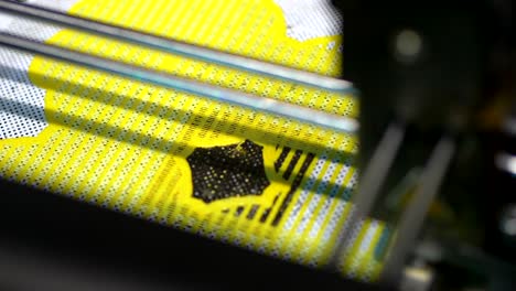impresora 3d en movimiento en 4k cámara lenta 60 fps