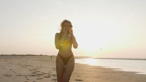 Beautiful-blonde-model-posing-at-the-beach-in-a-bikini-set