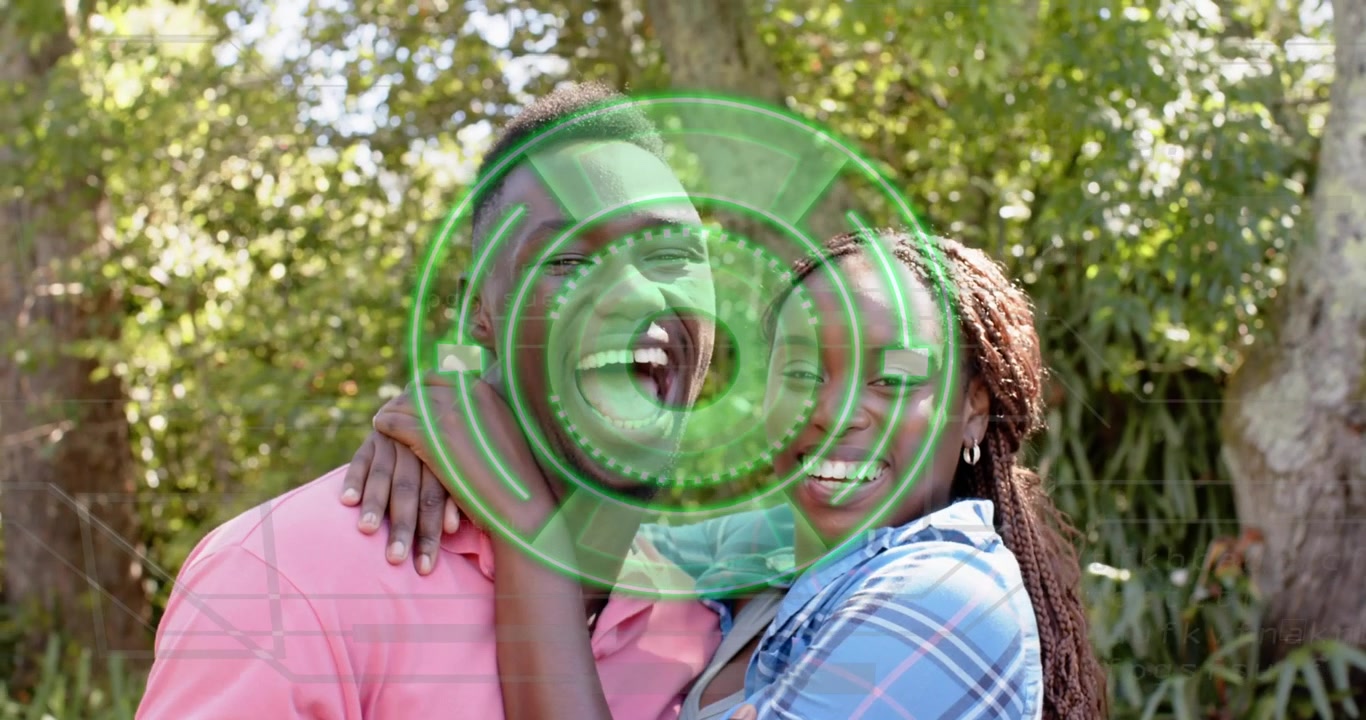 Casal se abraçando, ativando uma sobreposição de escaneamento verde com anéis pulsantes para demonstração de tecnologia.