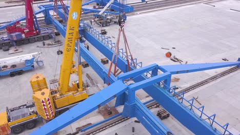 crane operation during heavy industrial construction