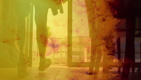 animación de una sección baja de una mujer caminando en casa con una pierna protésica