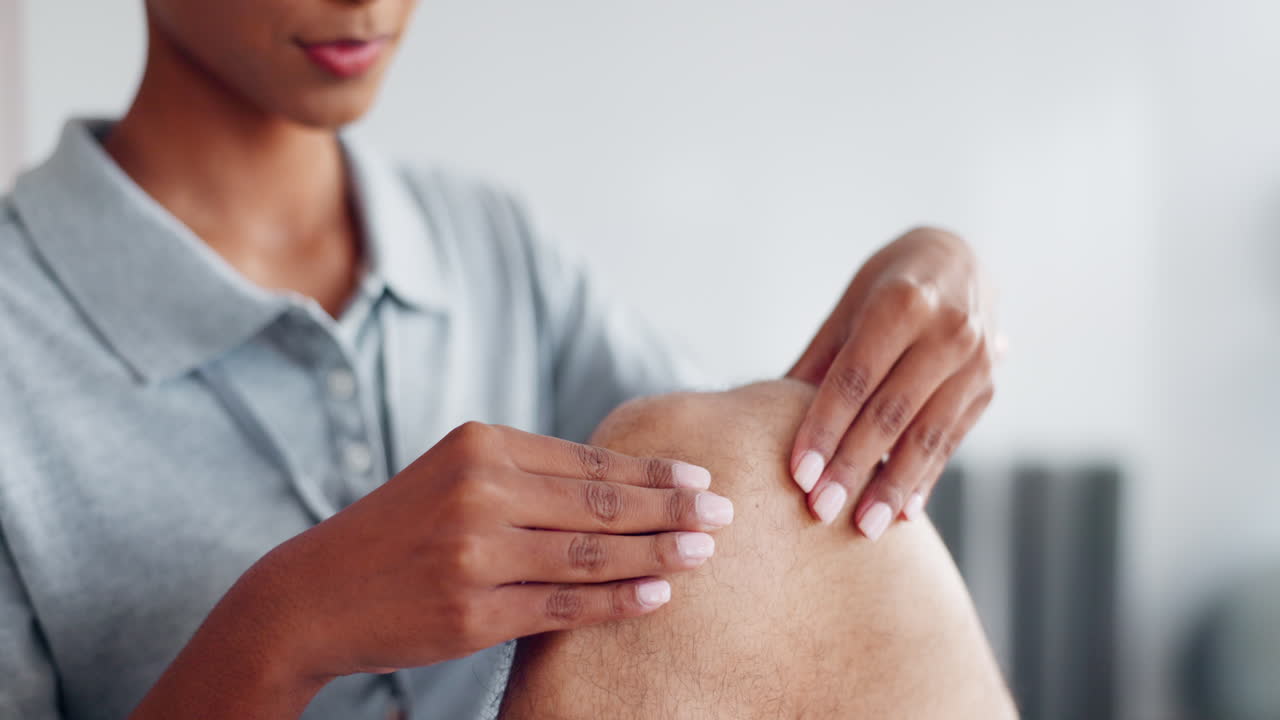 dolor de rodilla, masaje o fisioterapeuta