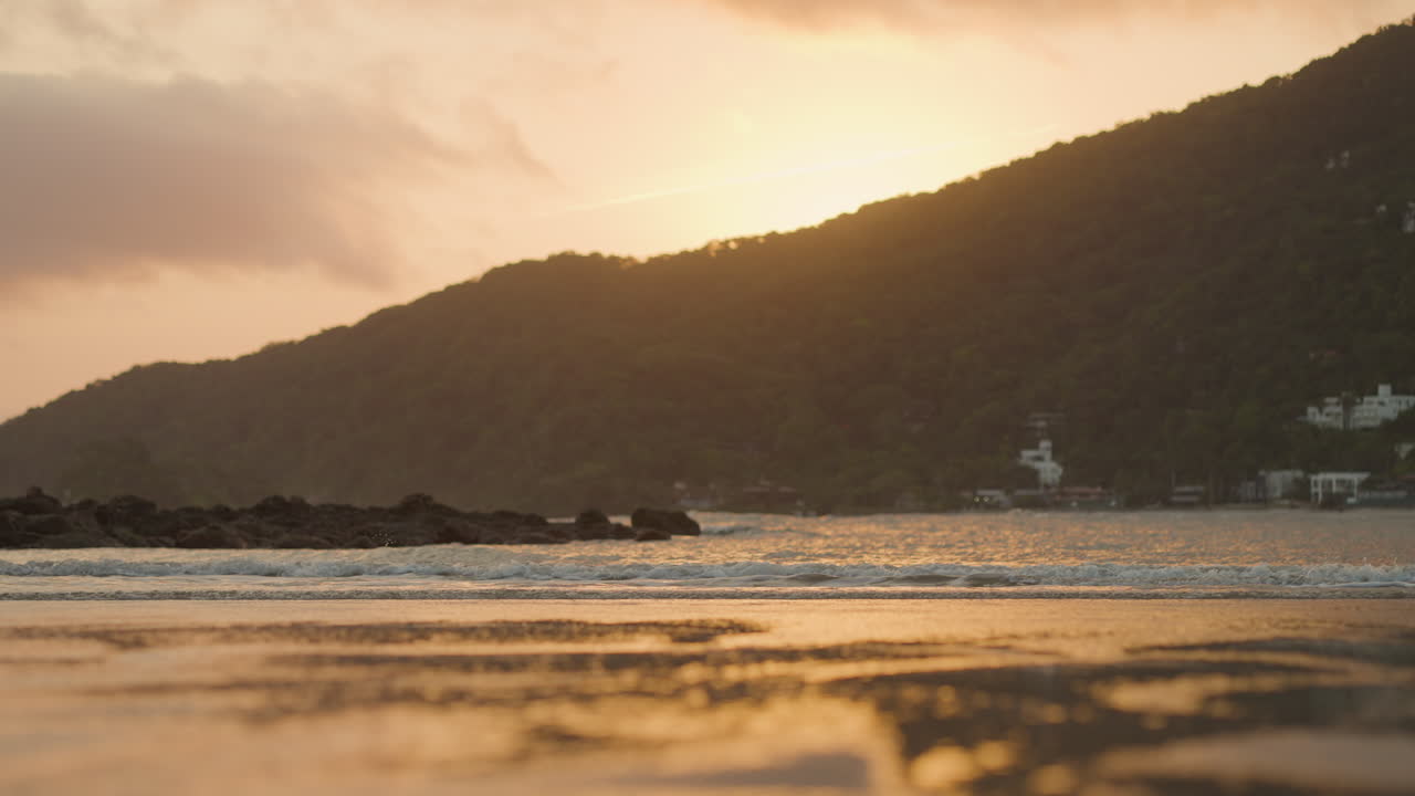 夕暮れのビーチの風景