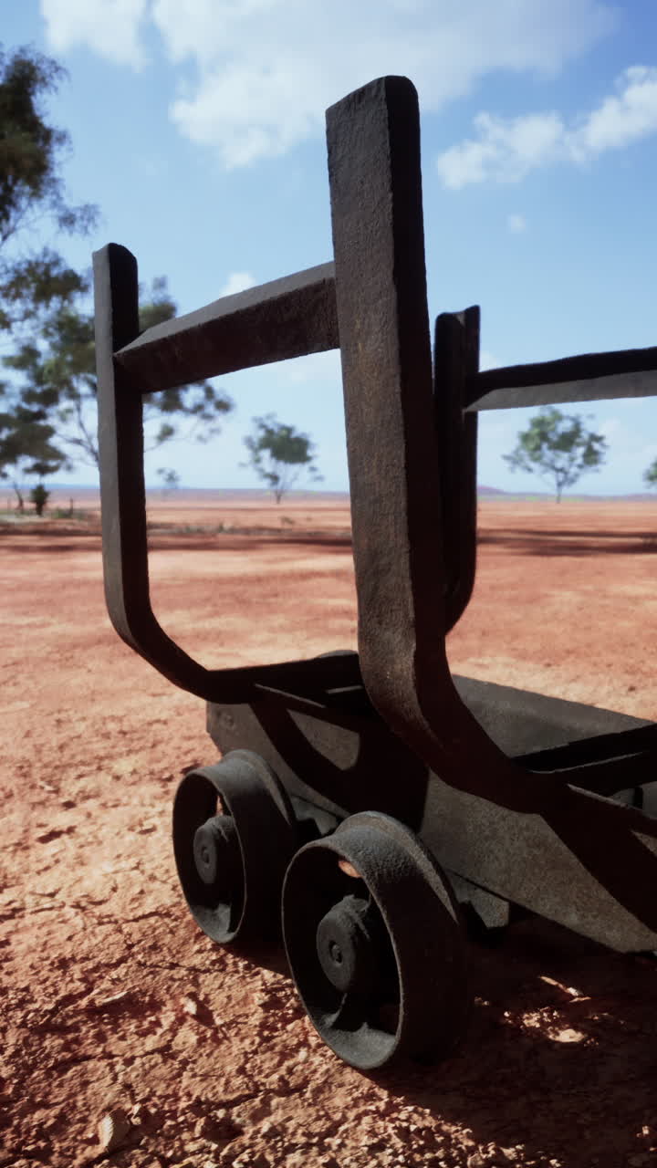 un carro de minería oxidado en el interior de australia