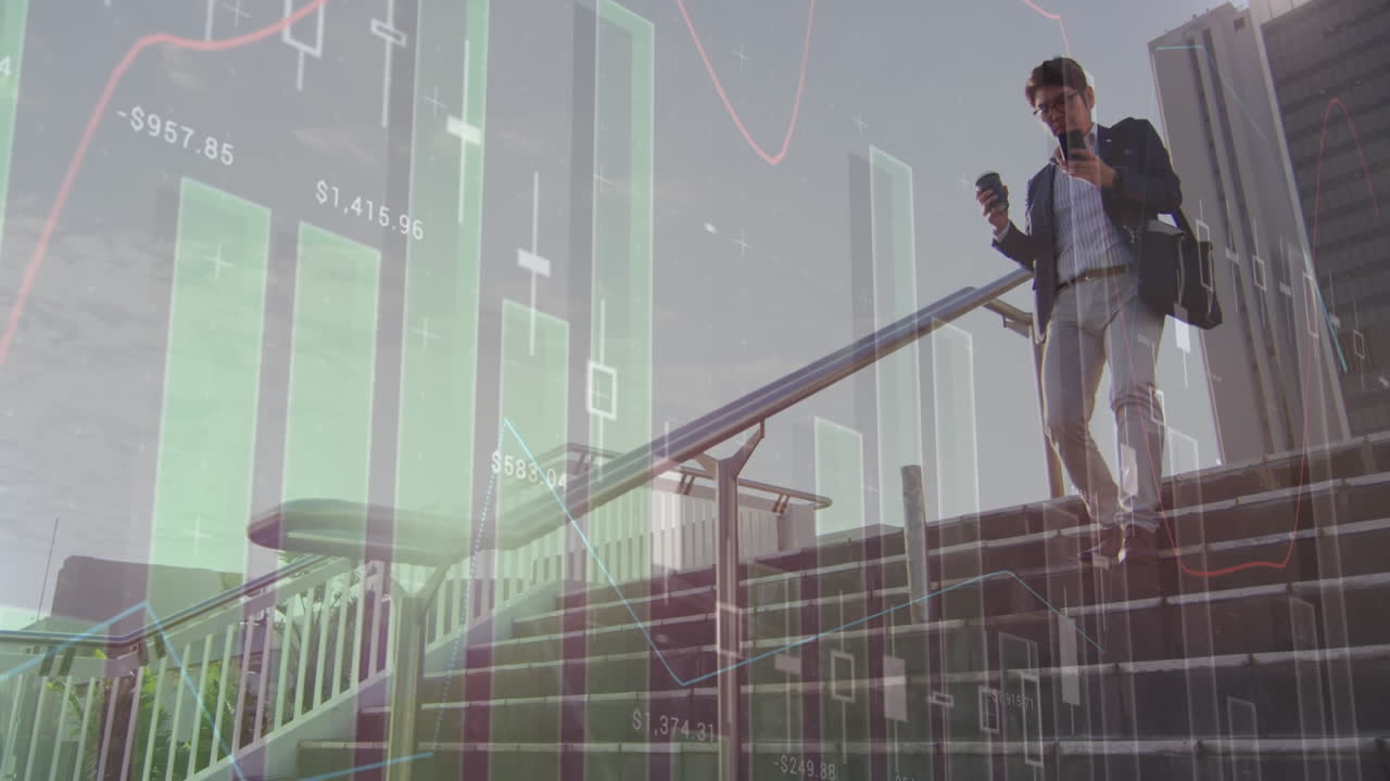 animación del procesamiento de datos sobre el hombre asiático en las escaleras.