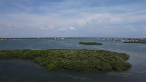 Toma-Aérea-De-Drones-De-4k-De-La-Bahía-De-Boca-Ciega-2