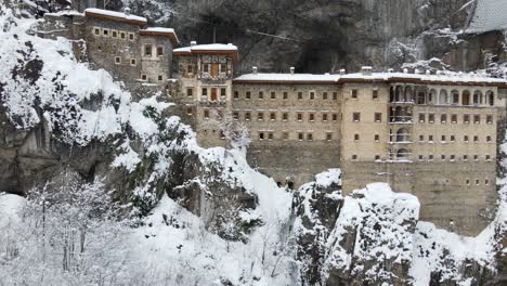 el invierno es el monasterio de sumela.