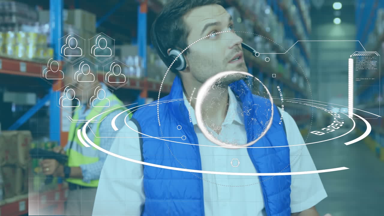 animación de escaneo de alcance y globo sobre el hombre usando tableta en el almacén