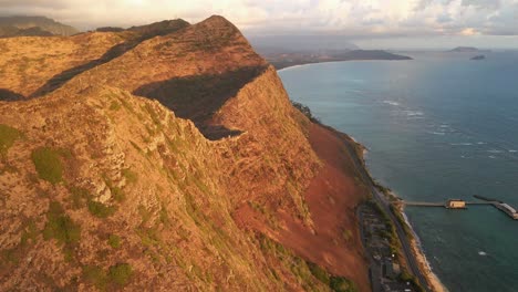 uma bela vista das montanhas koolau no início da manhã