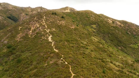 Drohnenschuss-über-Einem-Berg-In-Neuseeland