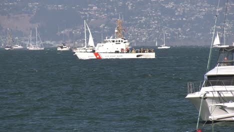 Boote-Fahren-Durch-Die-Bucht-Von-San-Francisco