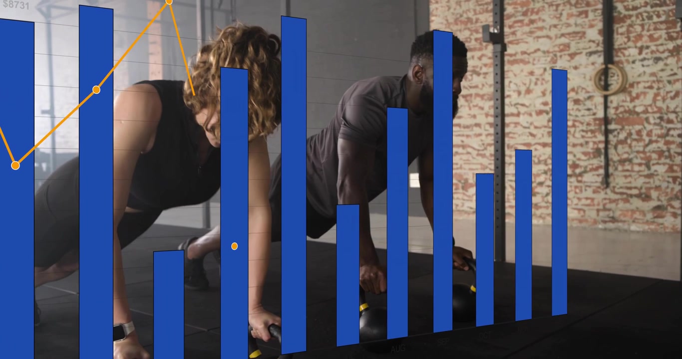 Diversi partner di allenamento che eseguono flessioni con kettlebell in abbigliamento sportivo da palestra, con un grafico dati
