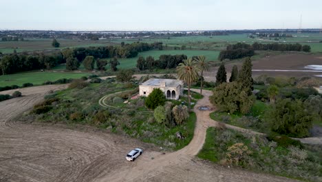 videos de drones 4k de tel shalaf: dígale al sitio histórico de esh shalaf en las afueras del sur de la ciudad de rehovot