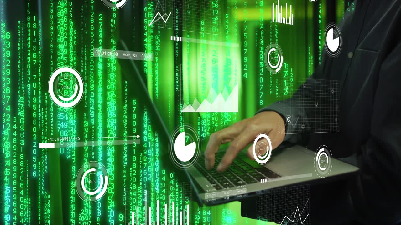 animación del procesamiento de datos sobre un hombre afroamericano usando una computadora portátil por servidores informáticos.