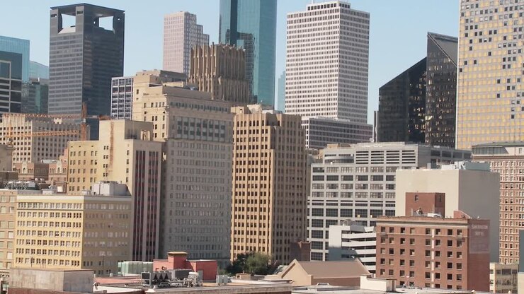 Plano detalhe do horizonte de Houston em um dia ensolarado.