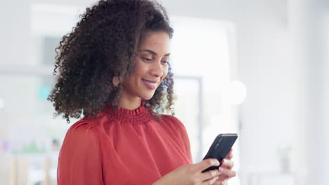 Business,-connection-and-woman-with-smartphone