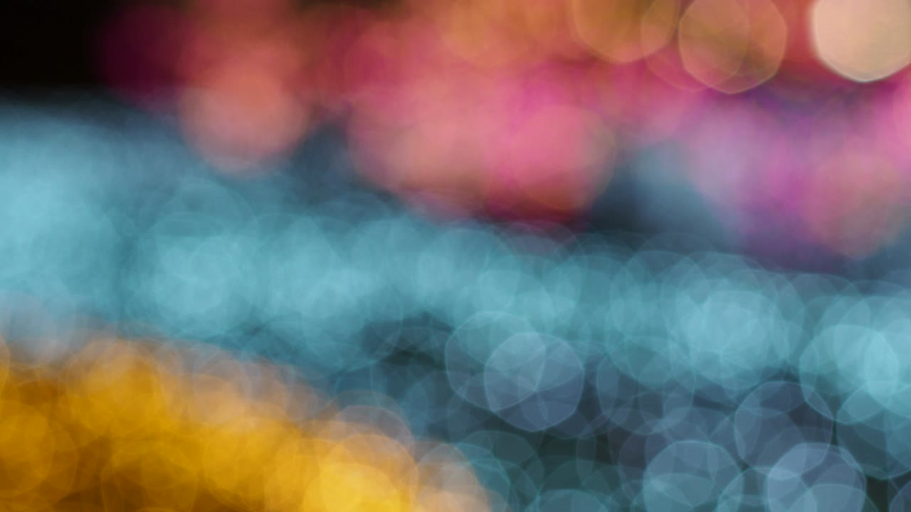 enfoque borroso de la luz en fondo negro de la lámpara en la noche en navidad antes del año nuevo 2018 tan hermosa fiesta romántica