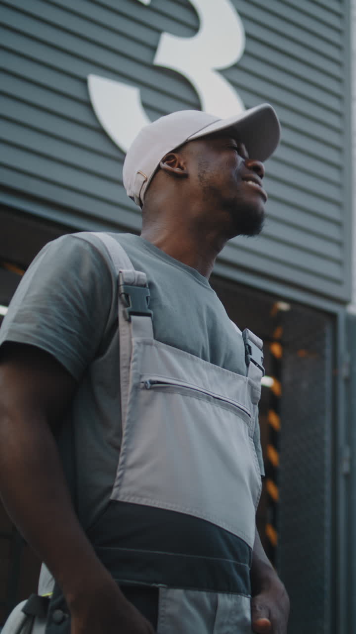 A smiling delivery man delivering a package