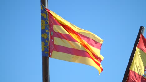 bandera valenciana ondeando