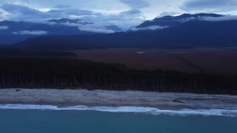 Drone-Alrededor-De-La-Bahía-De-Bruce-Al-Atardecer