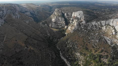 Reveal-shot-of-laghetti-cavagrande-at-Sicily-during-daytime,-aerial