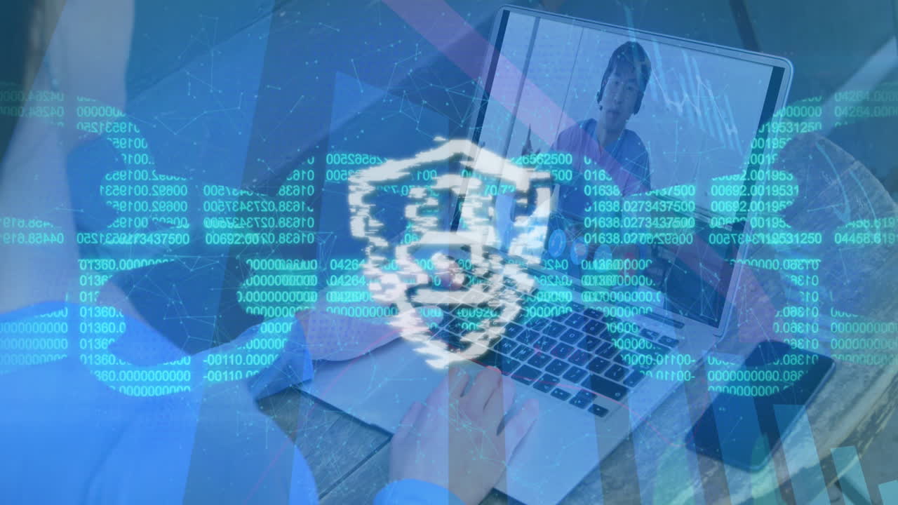 animación del candado de seguridad en línea y la cadena sobre el hombre en una videollamada portátil