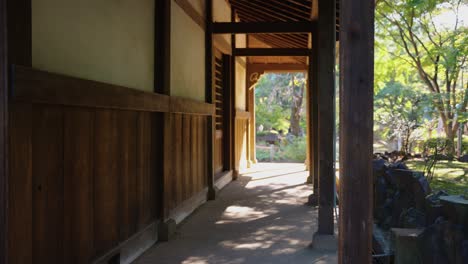 Warm-Sunny-Day-at-Buddhist-Temple,-Gotokuji-in-Tokyo-Japan-4k