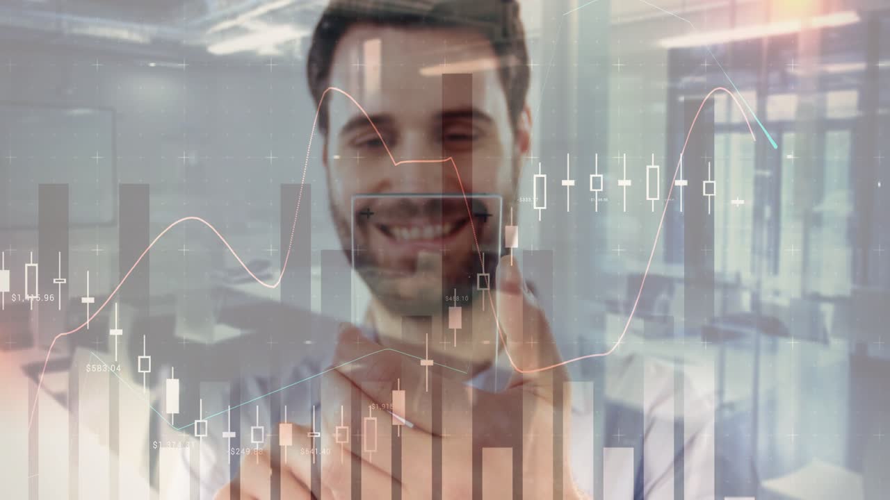 Analista tocando em gráficos de velas animados, alternando no telefone e revisando dados financeiros no escritório.