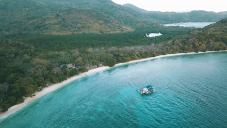 acercándose a un bote bangka desde arriba