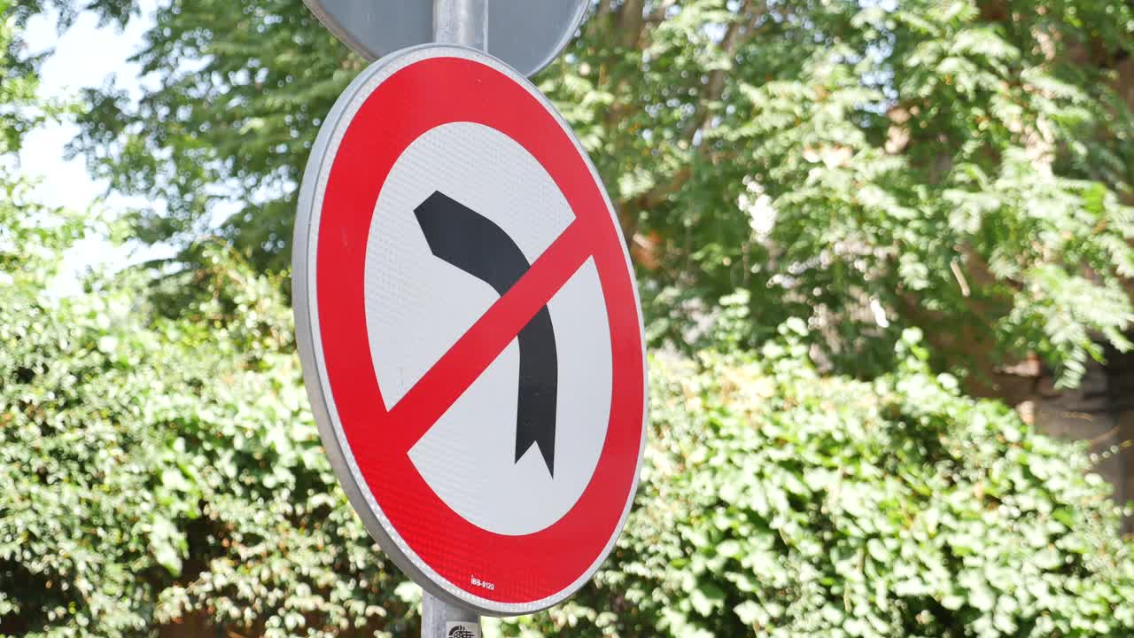 좌회전 표지판이 없습니다.