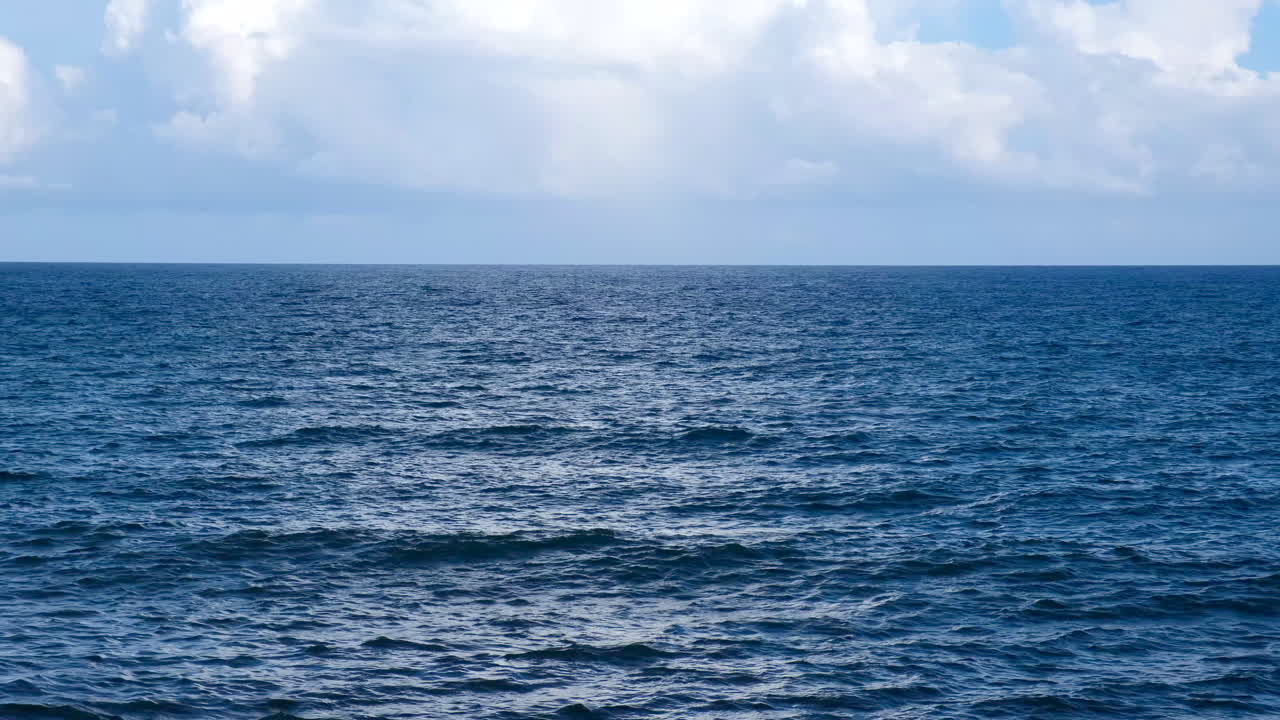 여름에 바다 수평선 스카이 라인