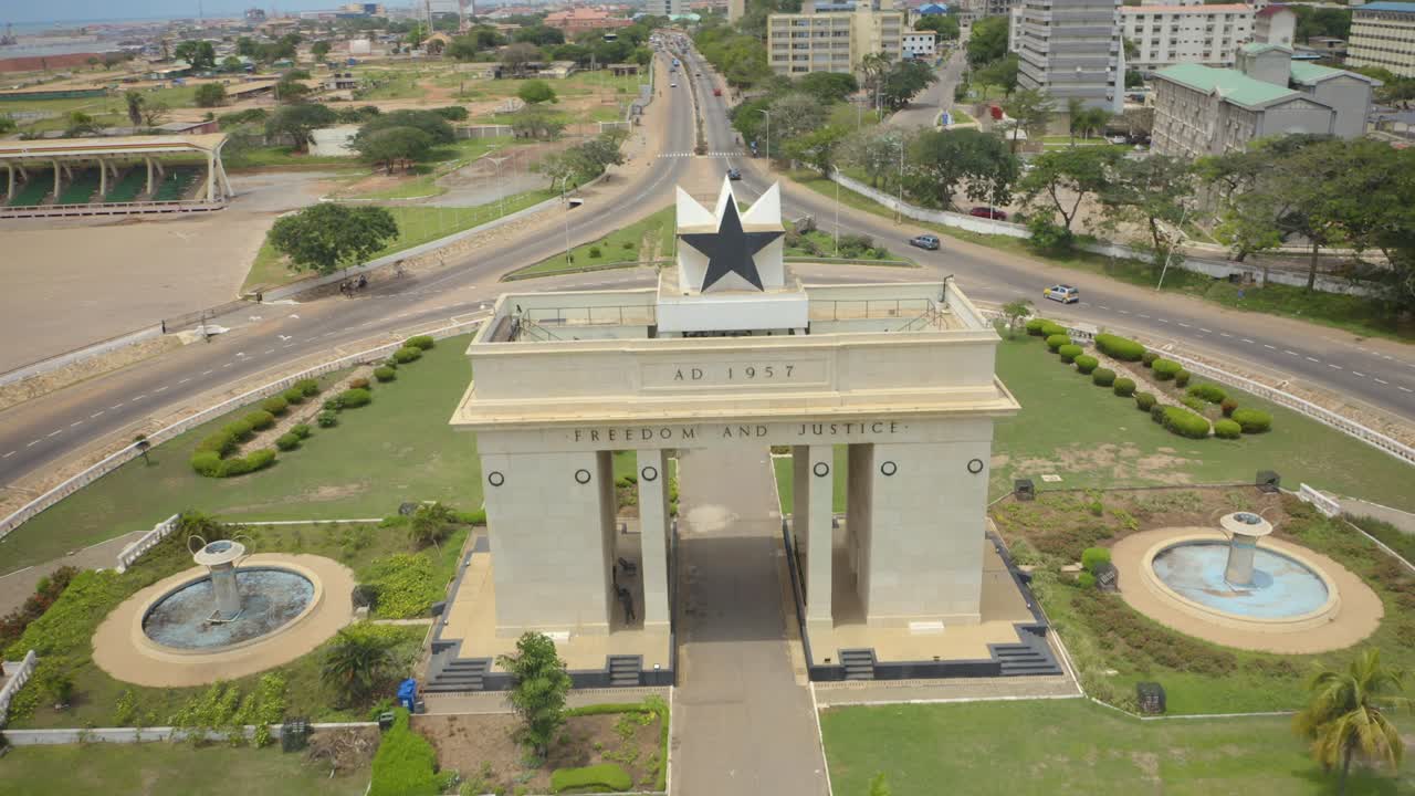 vista aérea de la plaza de la independencia de ghana_9