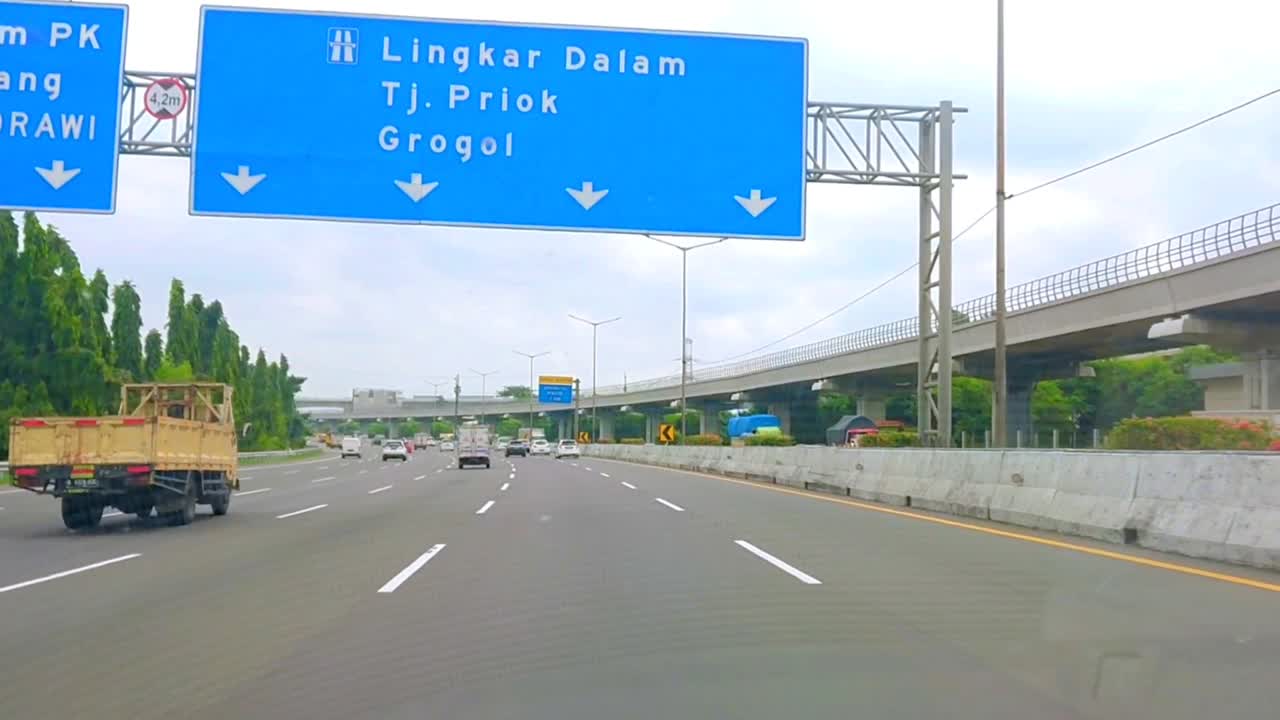 자카르타의 유료 도로의 상태는 여가 시간에