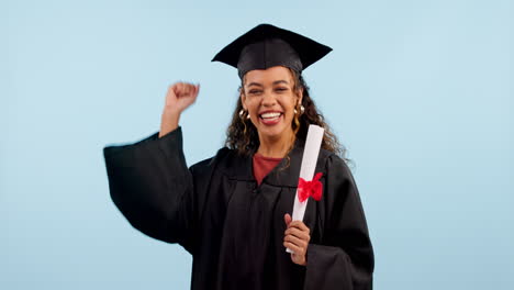 mujer, estudiante y éxito de graduación