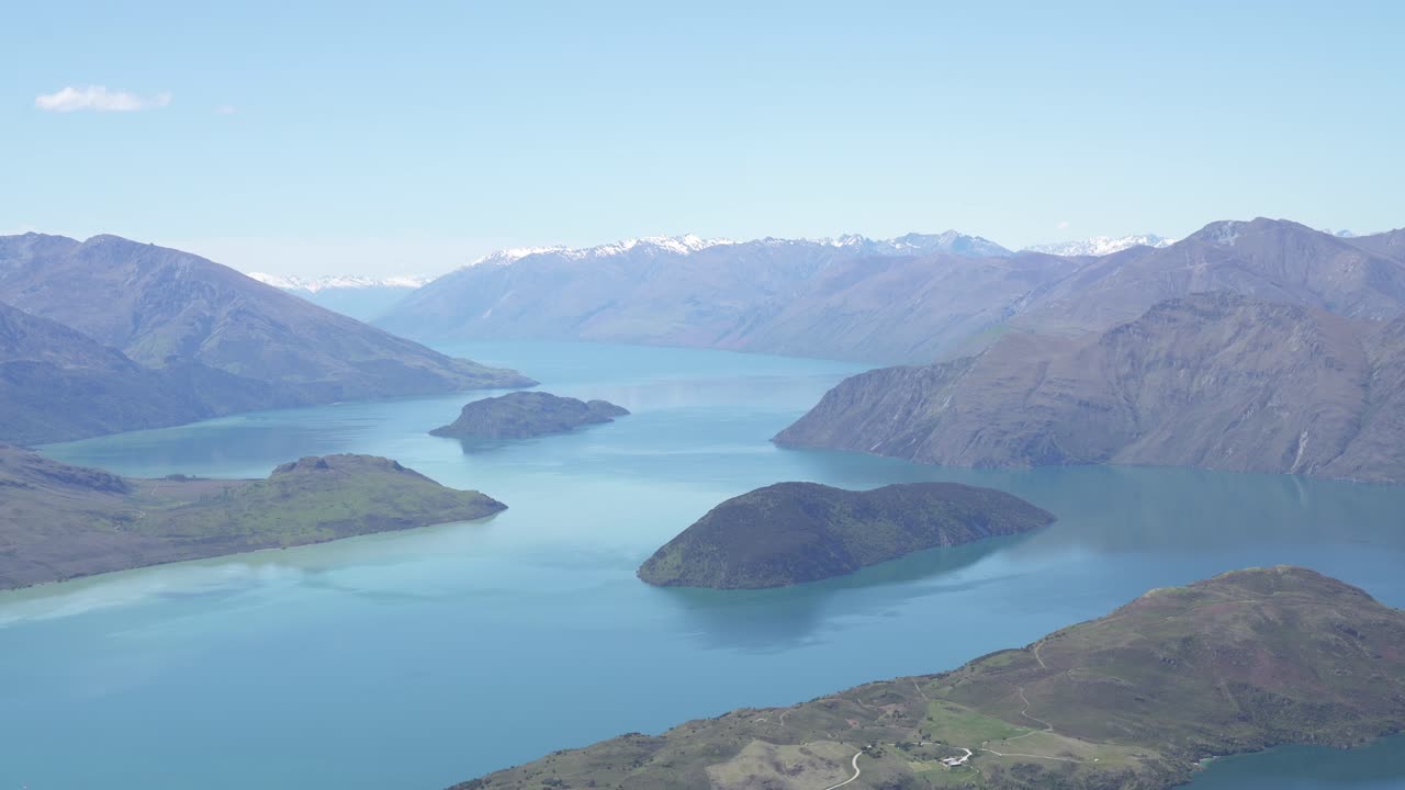 panorama view of lake wanaka