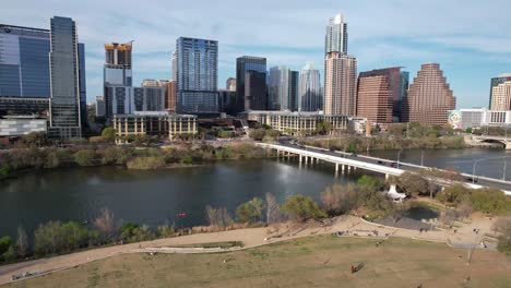 Austin-Drohne-Skyline-An-Der-1.-Brücke