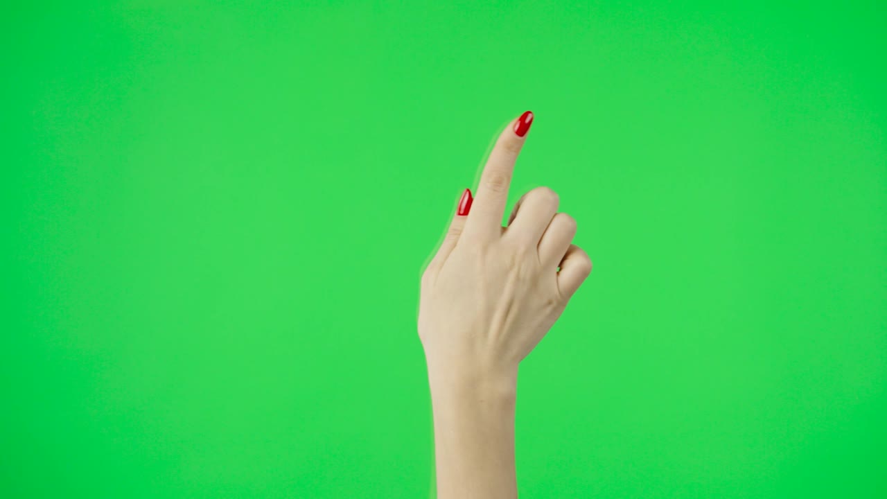 여성 손을 만지고, 클릭하고, 하고, 슬라이딩하고, 끌고, 확대하고, 축소하고, 녹색 화면 배경에서 크로마 키를 스와이프합니다. 스마트폰, 태블릿 pc 또는 터치 스크린을 사용하여.
